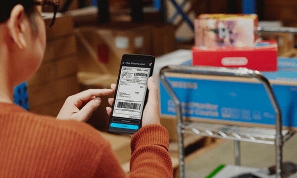 lady viewing shipping label on phone